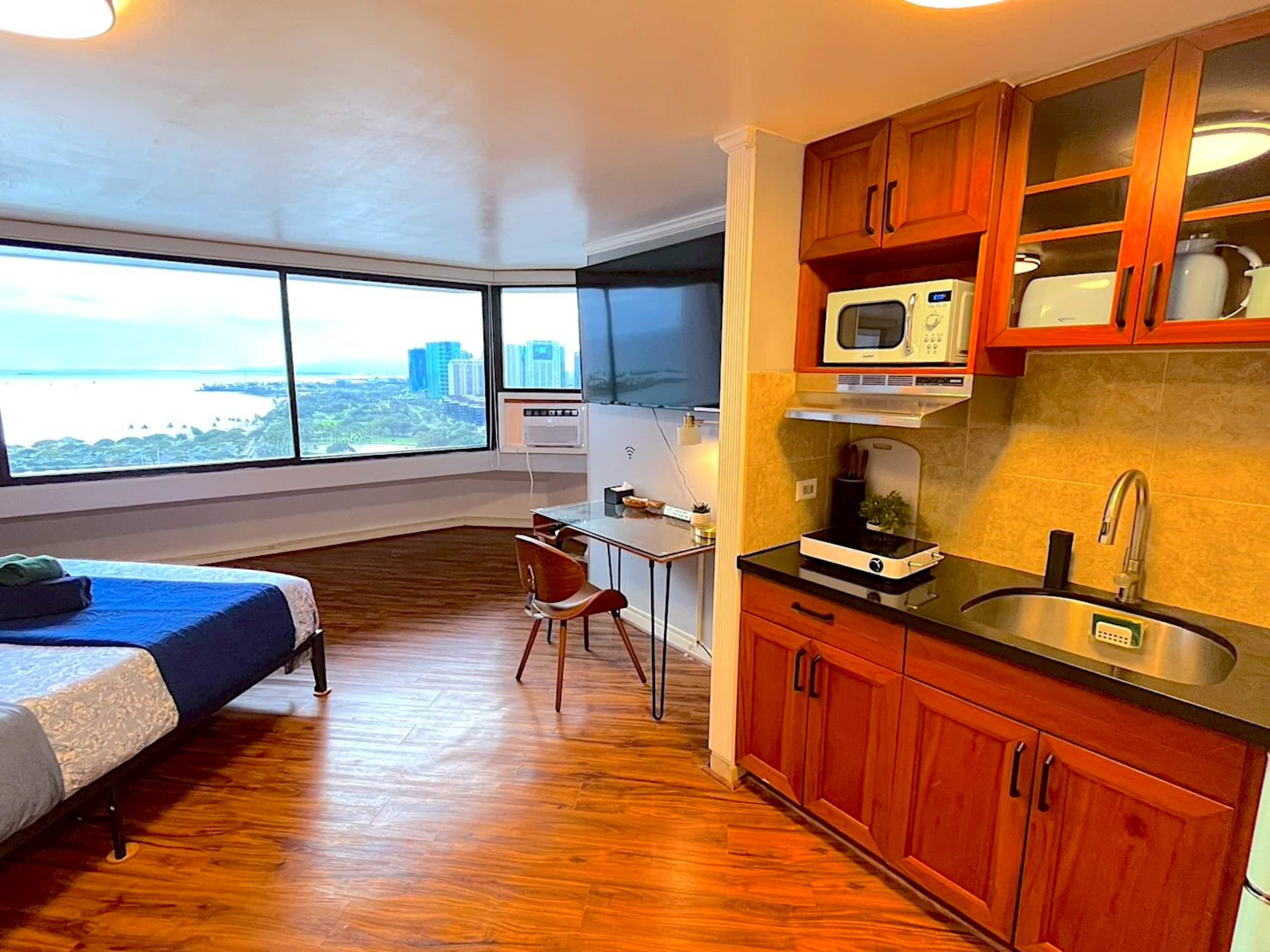 Condo in Honolulu · ★4.75 · 1 bedroom · 1 bed · 1 private bath - Image 1