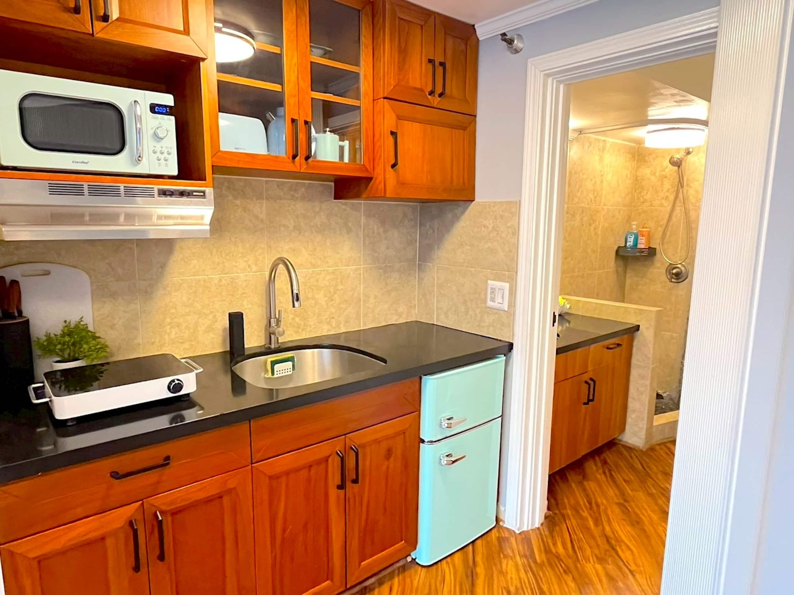 Condo in Honolulu · ★4.75 · 1 bedroom · 1 bed · 1 private bath - Image 2