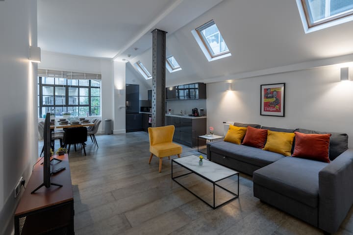 Elegant 3-Bedroom Apartment in Vibrant Clerkenwell