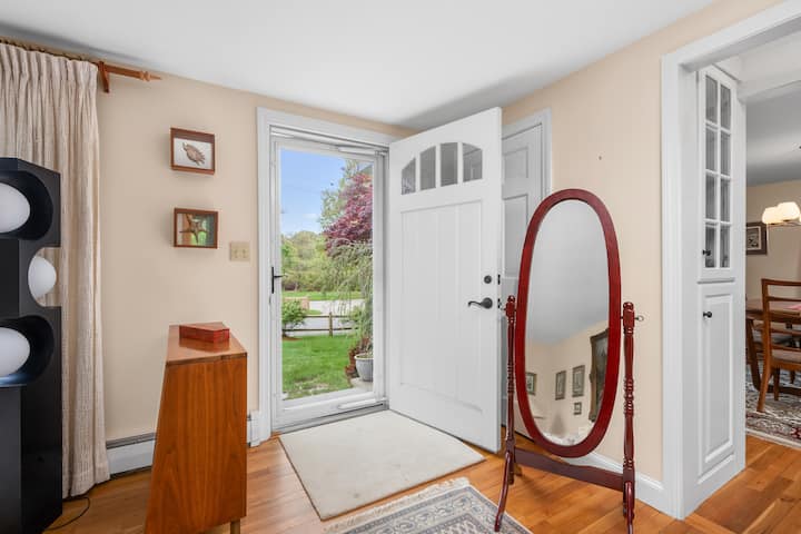 Beautiful Cape Home With Beach Permit - Barnstable, MA