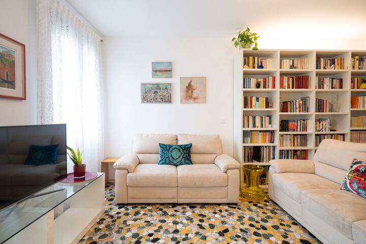 So Beautiful Venice • Canal&Garden View • gallery image 2