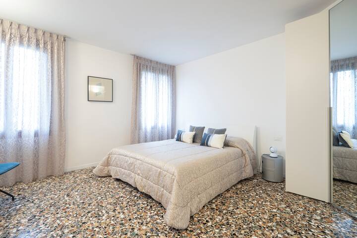 So Beautiful Venice • Canal&Garden View • gallery image 3