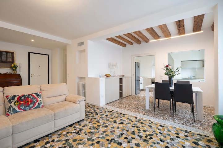 So Beautiful Venice • Canal&Garden View •