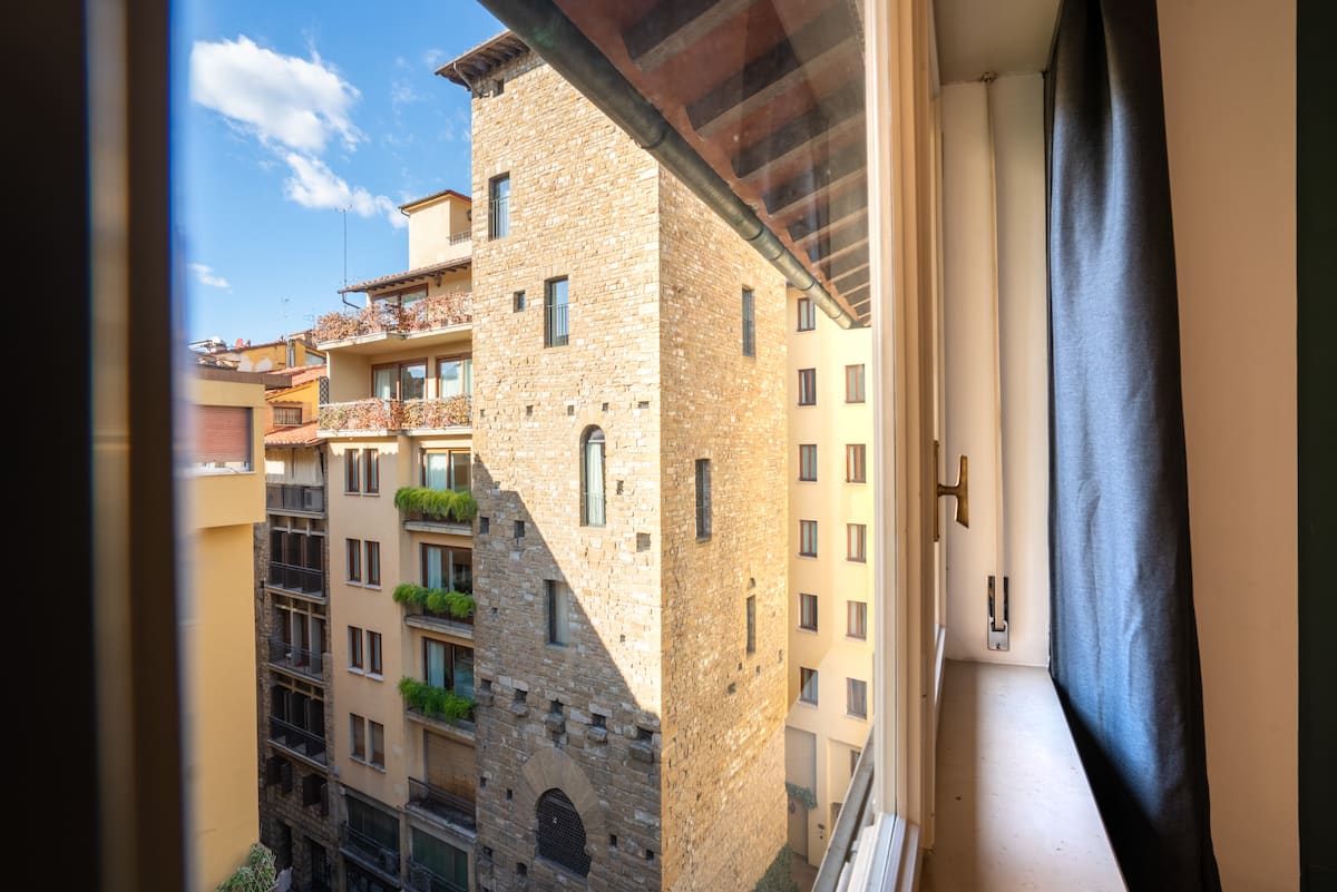 Ponte Vecchio — Vista sulle torri medievali — 17