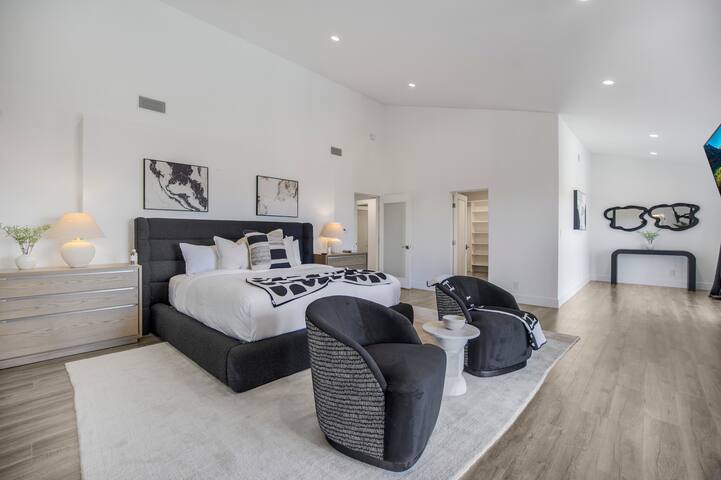 Luxury Bel Air Hideaway with Poolside Views gallery image 5