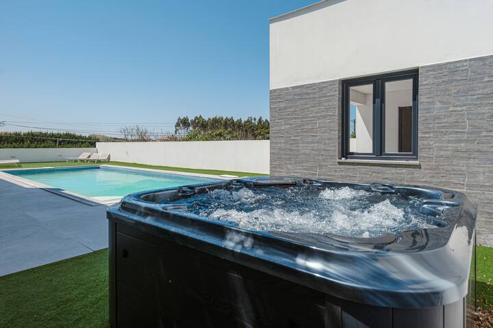 Chill House with private swimming pool gallery image 2