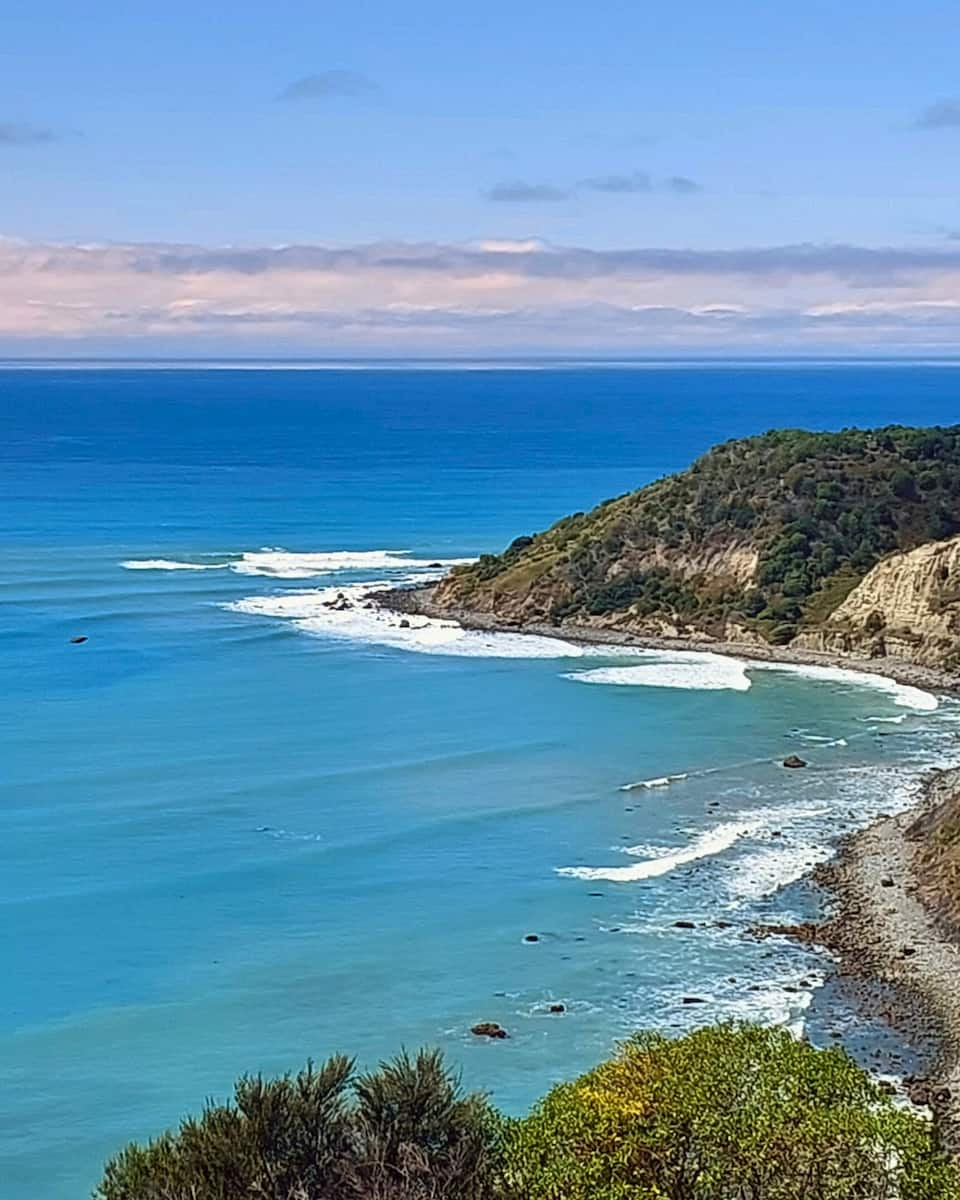 A clifftop cabin above the Port Robinson surf, Domett, Canterbury, New Zealand, photo 1 of 10