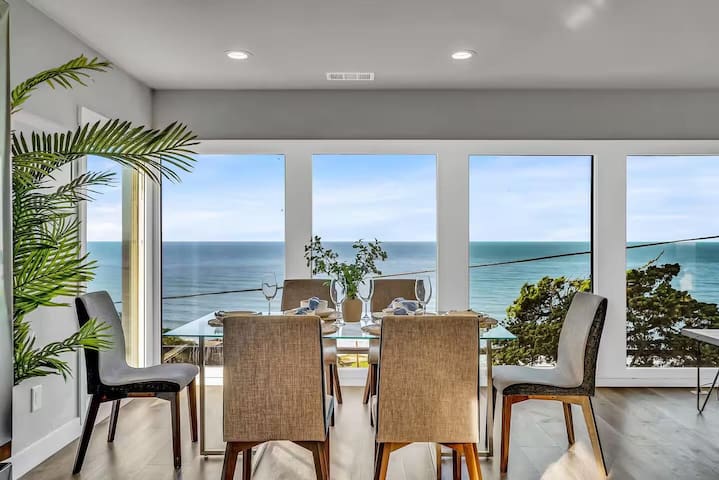 Stylish Modern Oceanview Escape