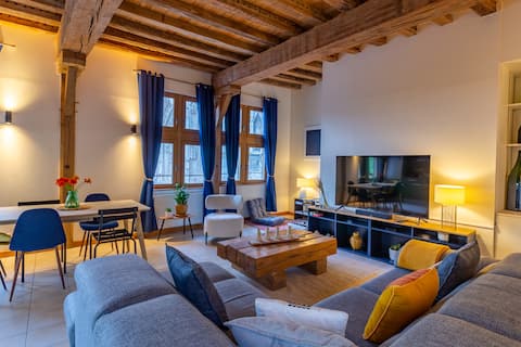 Popular Airbnb listing: Free parking - Direct cathedral view · Family in Troyes