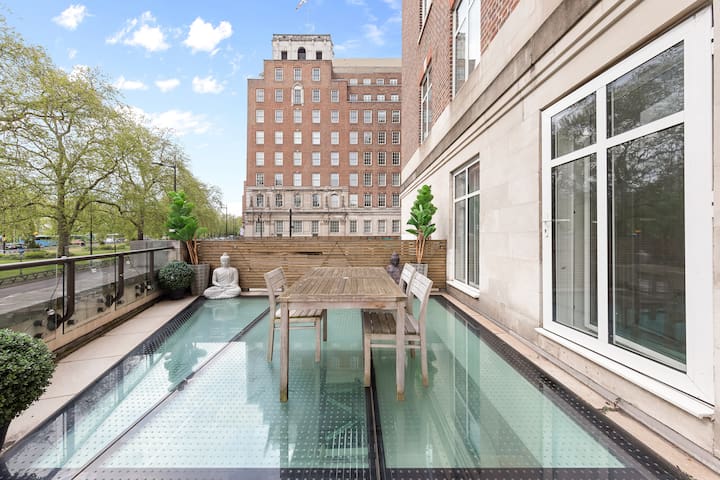 The Park Lane Suite/Luxury 3Bedroom Sleeps 10 PL3B gallery image 2