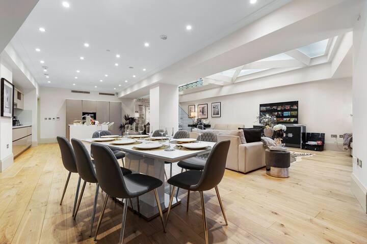 The Park Lane Suite/Luxury 3Bedroom Sleeps 10 PL3B gallery image 5