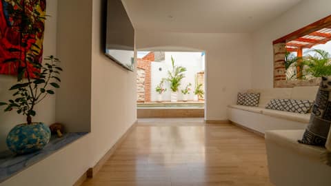 Popular Airbnb listing: Amara House, great location, 5 minutes from downtown in Manga