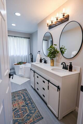 Stunning Family Home in South Denver! gallery image 5