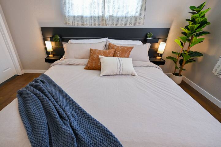 Stunning Family Home in South Denver! gallery image 3