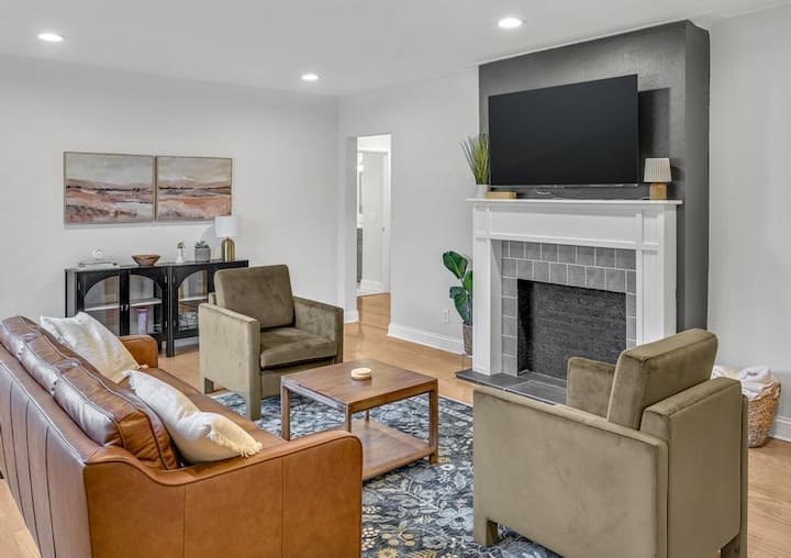 Ottawa Hills Bliss: Luxe 2br With Hot Tub & King! - Toledo, OH