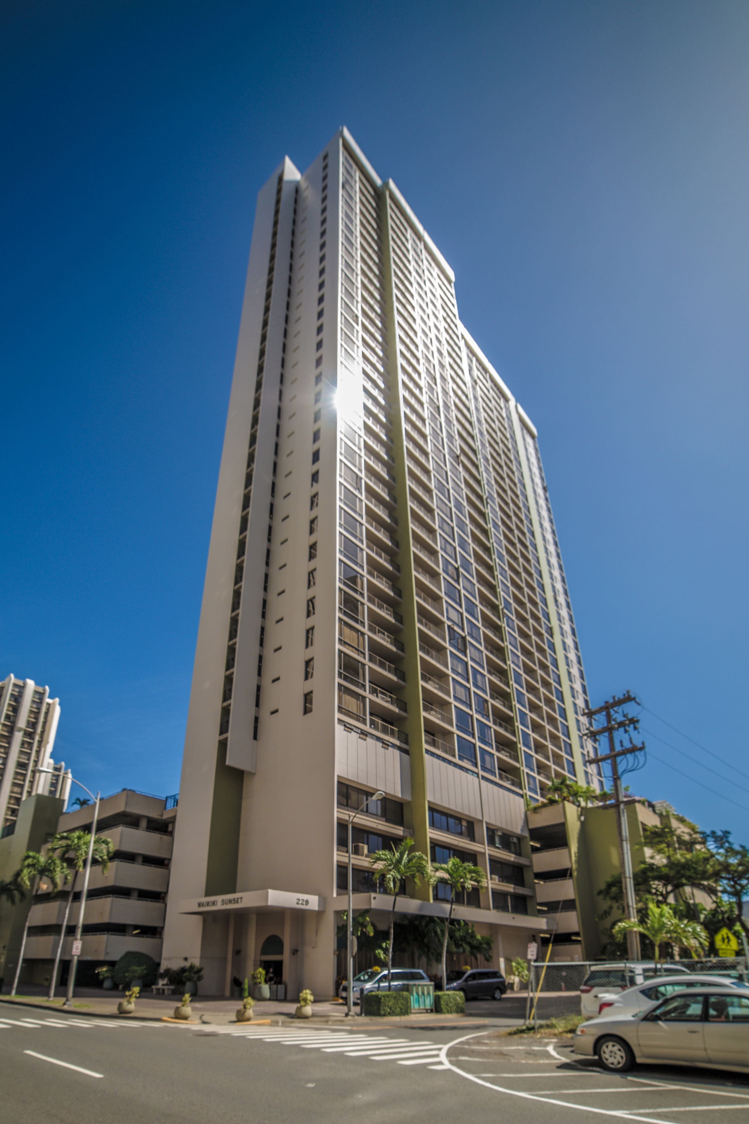 Great Ocean View, Parking, Steps to Waikiki Beach - Image 35