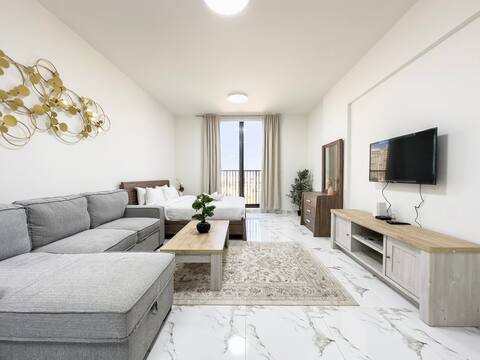 Marina Al Hamra Studio with Lake View