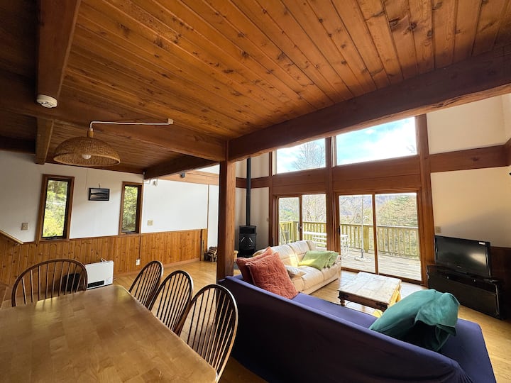 Mountain cabin 山小屋 山の上で篭る、断崖の上のシンプルな山小屋「Mountain cabin by