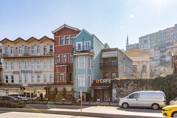 The Turquoise Mansion: 6BR, 4BA, Spectacular Views gallery image 4