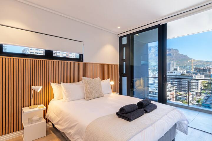 Modern 2-Bed Flat with City View gallery image 3