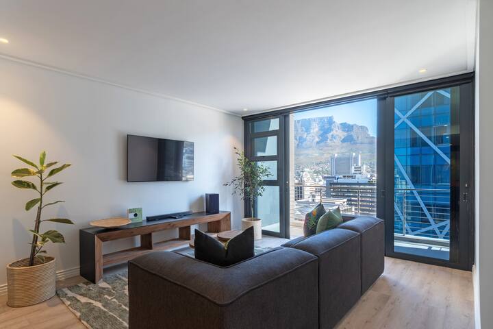 Modern 2-Bed Flat with City View gallery image 2