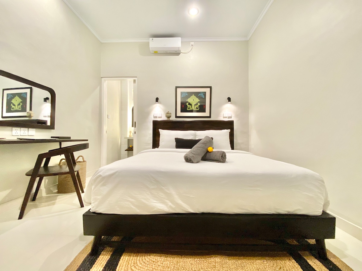 חדר שינה שני עם חדר רחצה צמוד - מושלם לחברים, זוגות או שני עובדים מרחוק