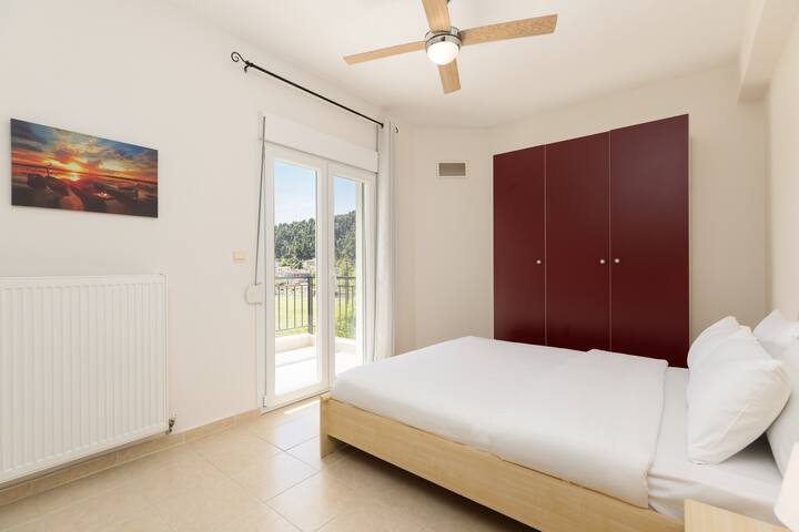 Спалня с двойно легло.