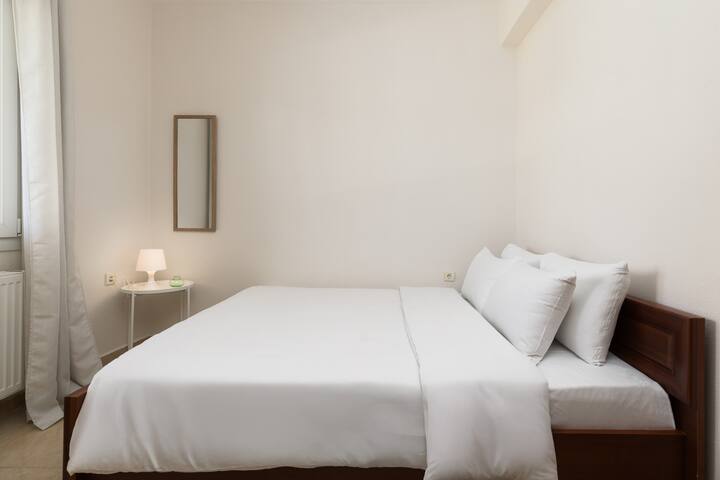 Спалня с двойно легло.