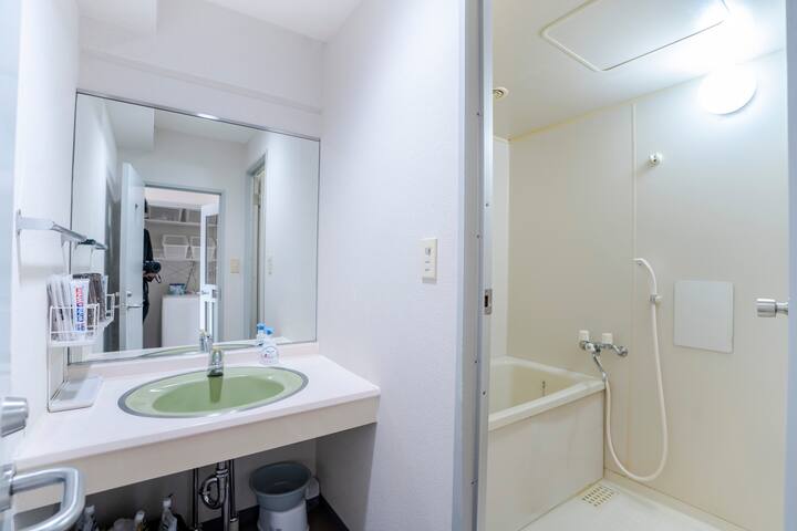 6楼602有电梯「西新宿五丁目」车站走路700米，4分钟直达新宿，房源75平方米加30平方超大阳台 gallery image 4