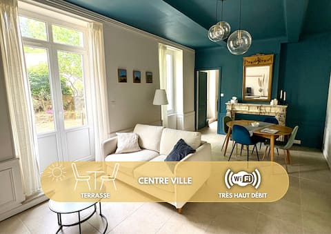 Charming apartment with terrace - Downtown living room