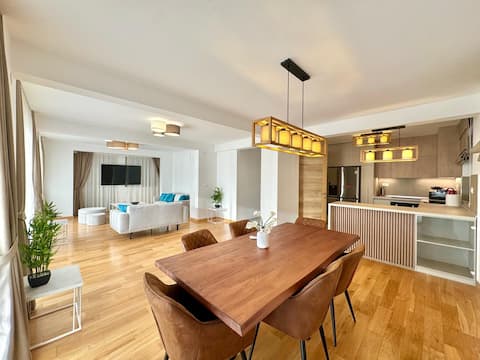 Skyline Seaview & Jacuzzi Retreat- Luxury 3BDR Apt