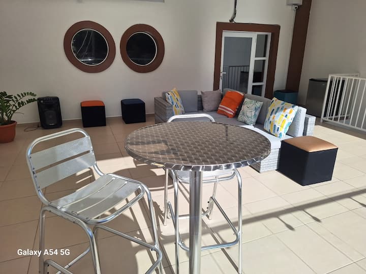 Táto krásna terasa je tu pre vás. Počas vášho pobytu to nie je spoločný priestor.