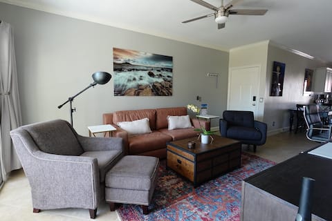 Top Airbnb: WaveWatch Seawall/Midtown/Pool/Balcony/ Beach in Houston Suburbs