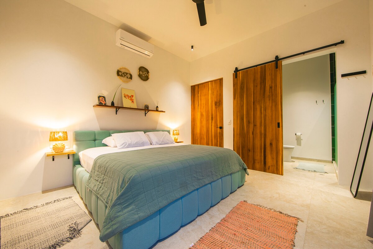 „კომფორტი, კონფიდენციალურობა და სტილი ყველა აპარტამენტში“.
