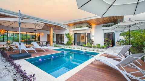 Luxury Villa 6 Bed&Bath·Concierge·3 min to Town