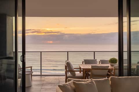 Top Airbnb: Luxury Beachfront Burleigh Heads in Burleigh Heads