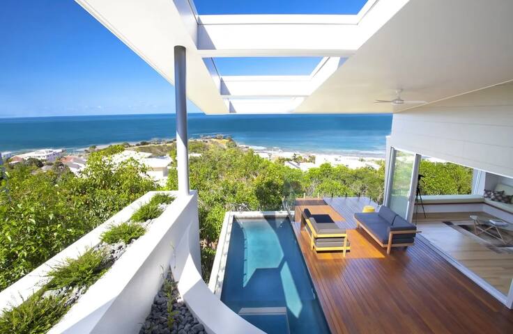 Luxe 5BR with pool, sleeps 12, ocean views gallery image 2