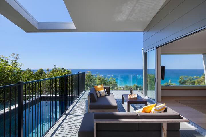 Luxe 5BR with pool, sleeps 12, ocean views gallery image 4