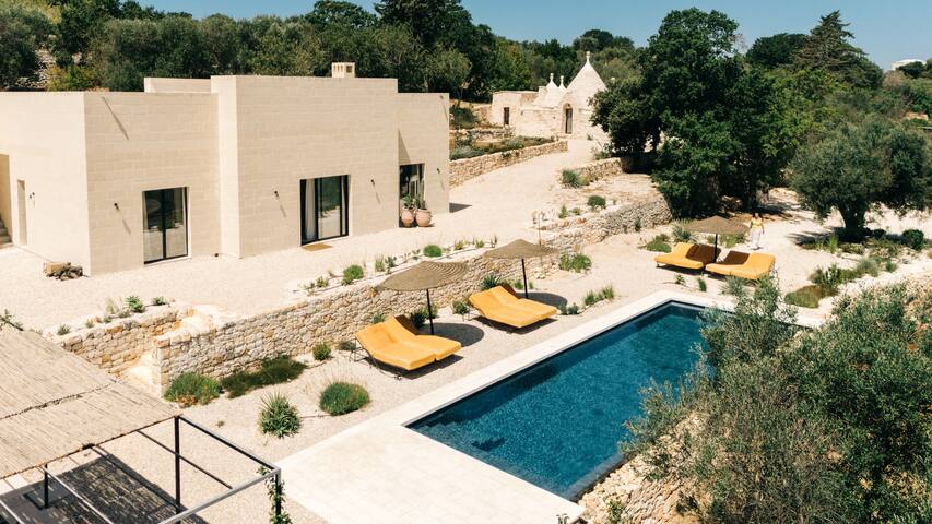 Villa con piscina e trulli, Ostuni Puglia