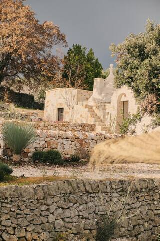 Villa con piscina e trulli, Ostuni Puglia gallery image 2