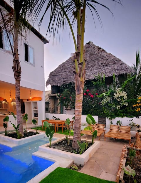 8 sleeper Private villa & pool steps to Paje Beach
