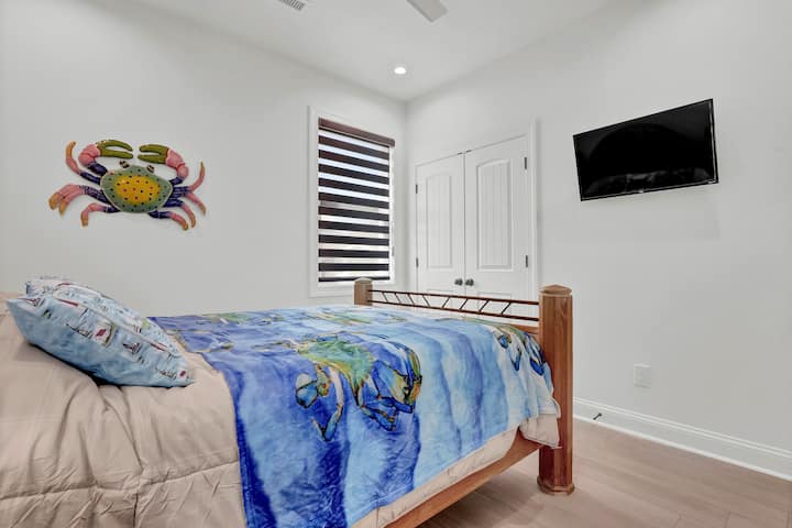 Zábavná spálňa s motívom kraba a manželskou posteľou