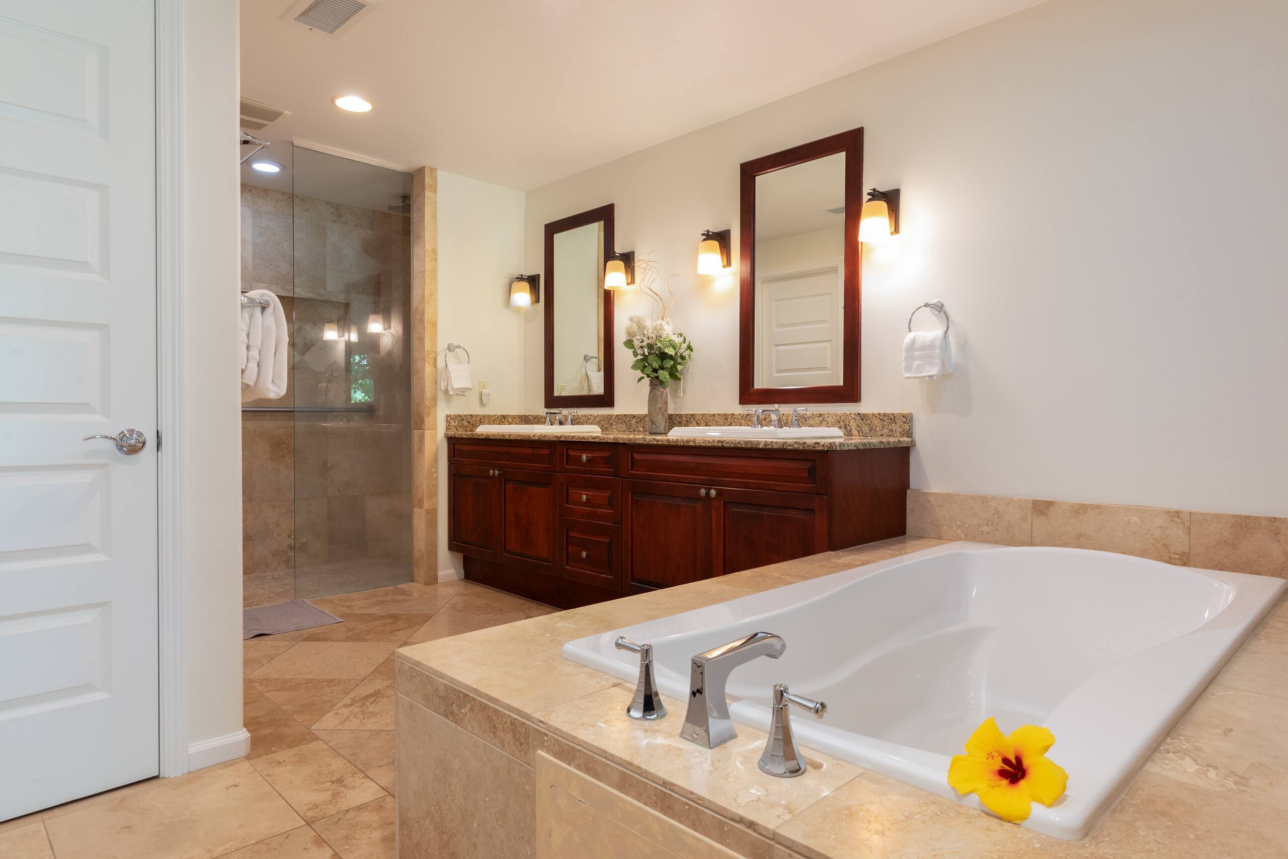 Home in Waimea · ★5.0 · 4 bedrooms · 7 beds · 3.5 baths - Image 23