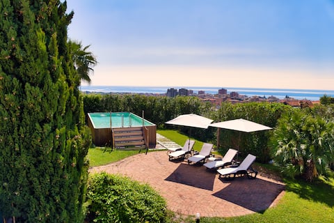 Villa Sabrina with a View and GHM Pool