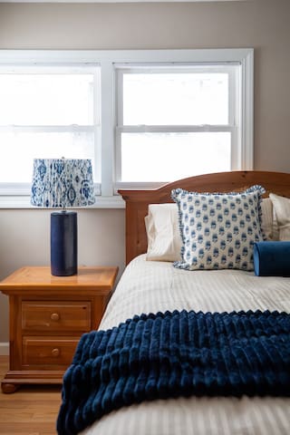 Charming Retreat Close to Wayzata: The Gilded Loon