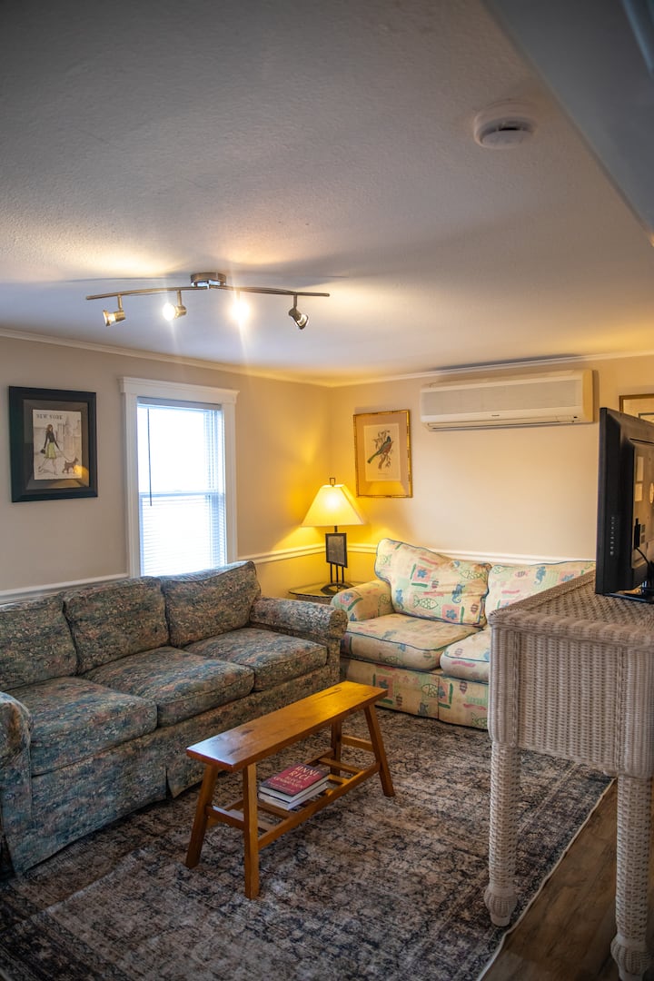 Cozy 2br Retreat - Just 1.5 Blocks To The Beach! - Rehoboth Beach, DE
