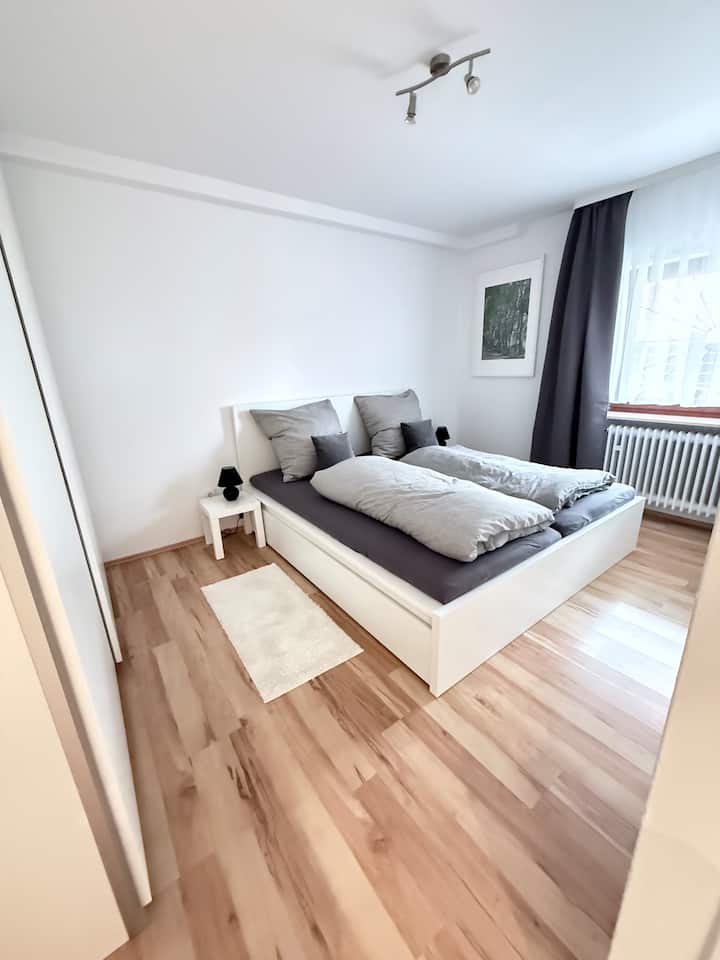Schlafzimmer 1