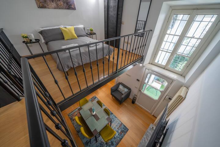 Loft in Cathedral Center- 3 rooms -private garden gallery image 3