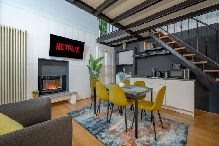 Loft in Cathedral Center- 3 rooms -private garden