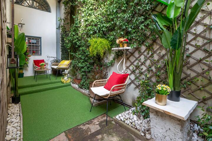 Loft in Cathedral Center- 3 rooms -private garden gallery image 2